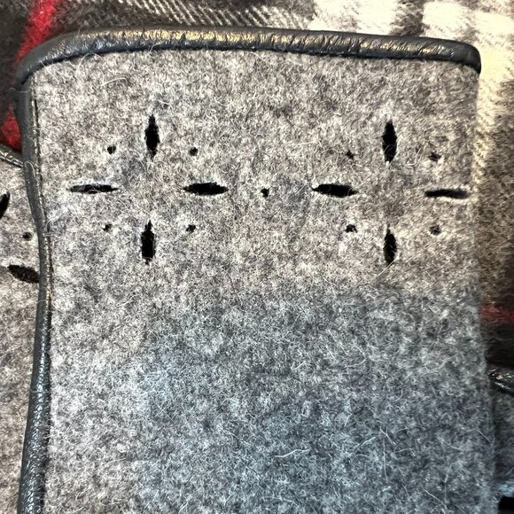 SALE! Beautiful Talbots Grey Leather Gloves - Picture 5 of 6